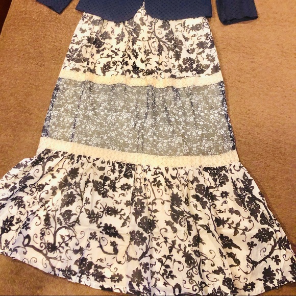Multi print Floral Skirt. - Picture 5 of 5